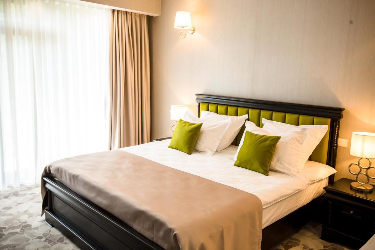 Hotel Carpat Inn Azuga Kültér fotó