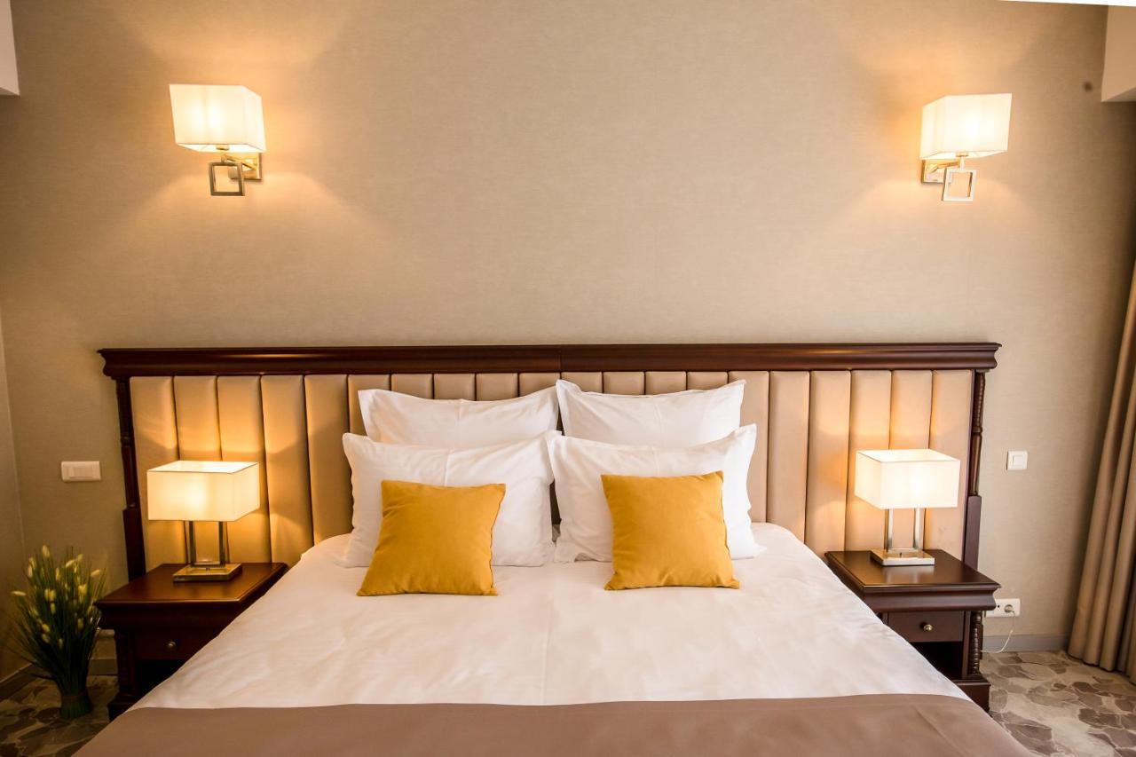Hotel Carpat Inn Azuga Kültér fotó