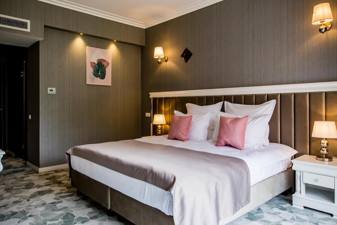 Hotel Carpat Inn Azuga Kültér fotó
