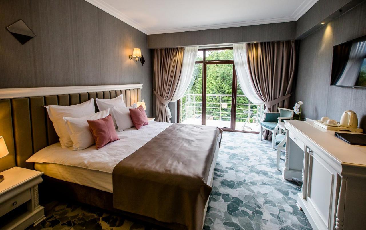 Hotel Carpat Inn Azuga Kültér fotó