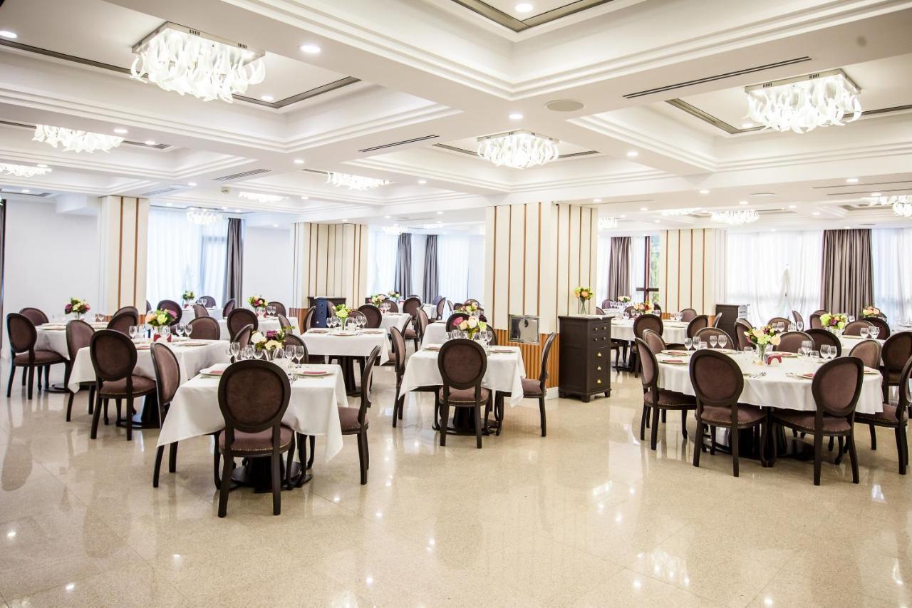 Hotel Carpat Inn Azuga Kültér fotó