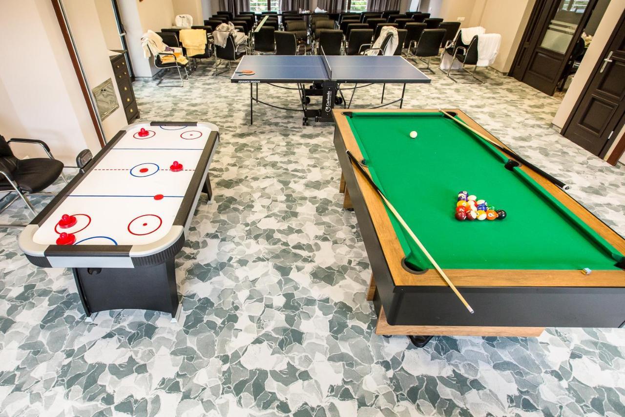 Hotel Carpat Inn Azuga Kültér fotó