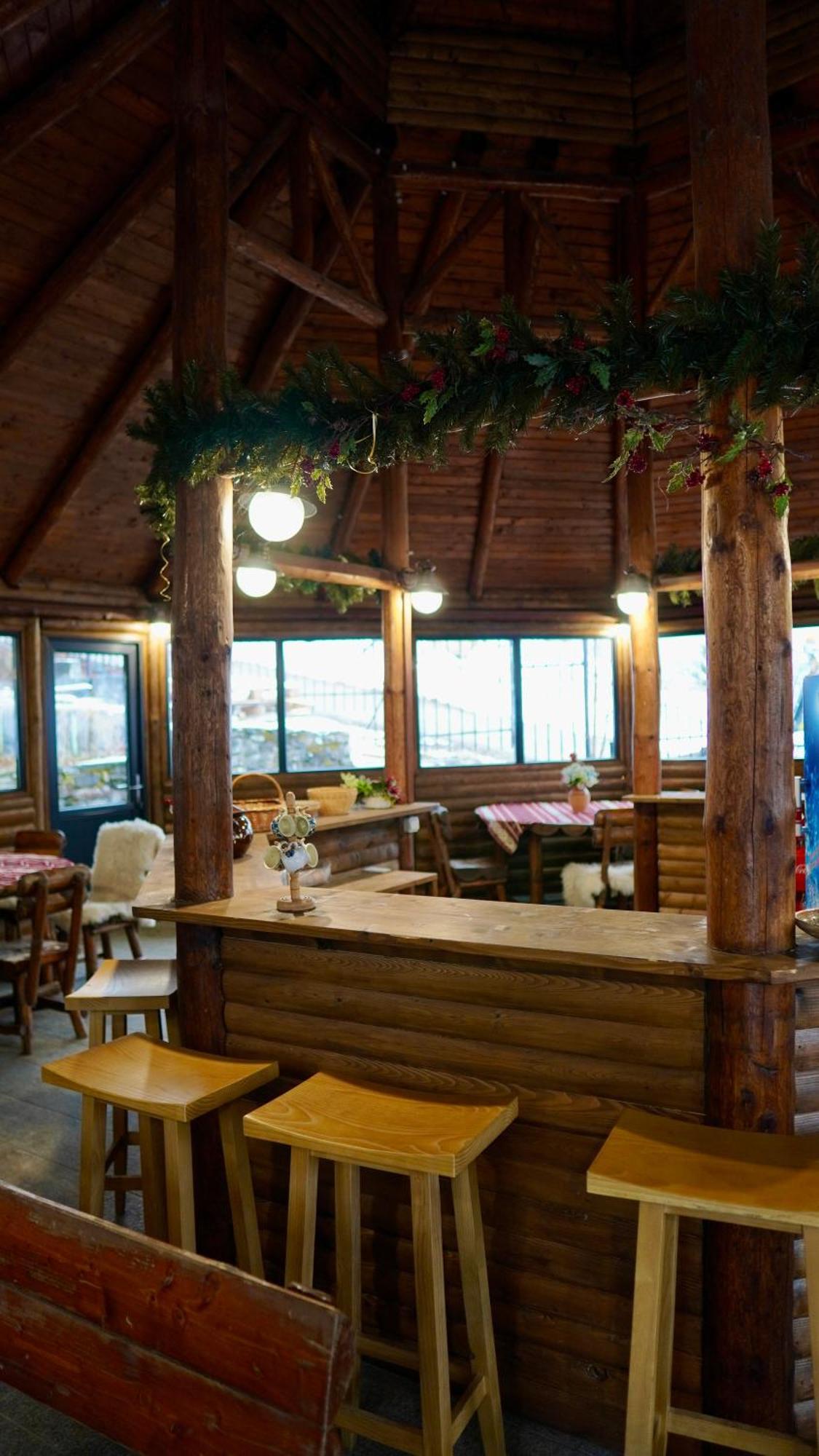 Hotel Carpat Inn Azuga Kültér fotó