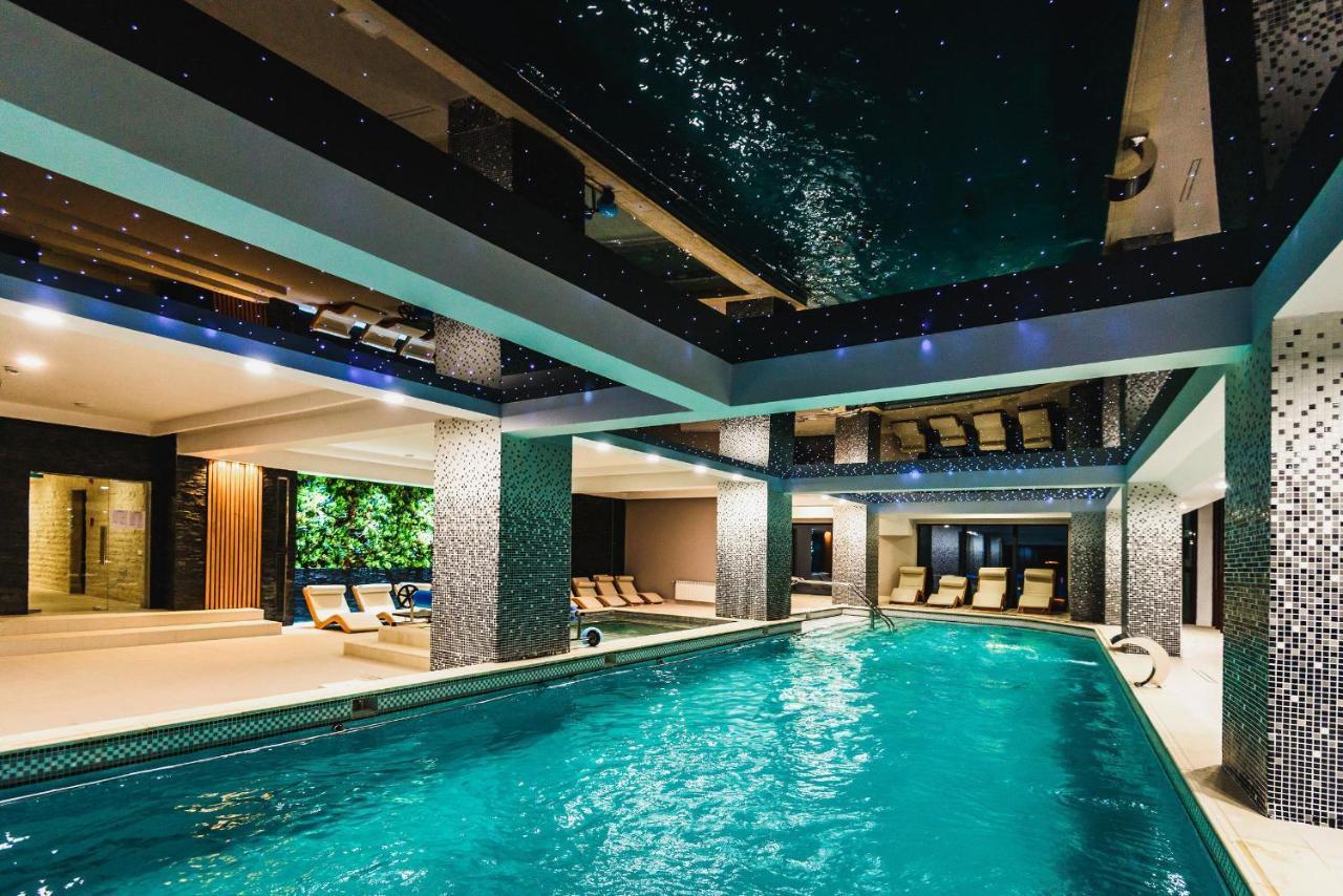 Hotel Carpat Inn Azuga Kültér fotó