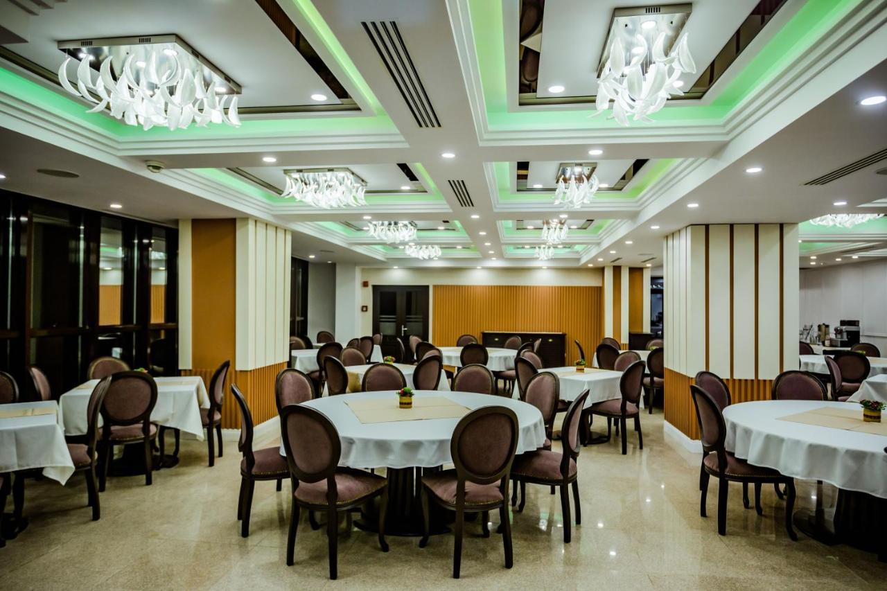 Hotel Carpat Inn Azuga Kültér fotó