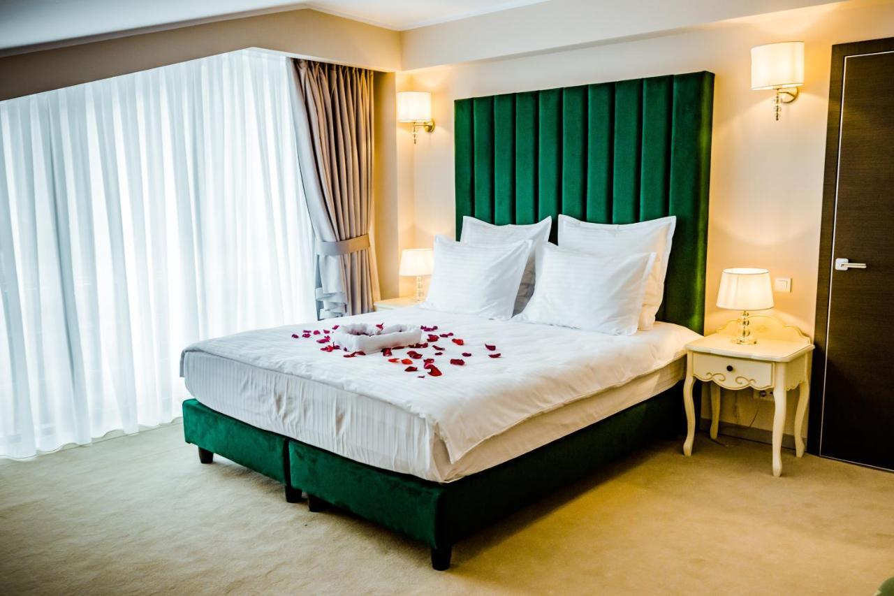 Hotel Carpat Inn Azuga Kültér fotó