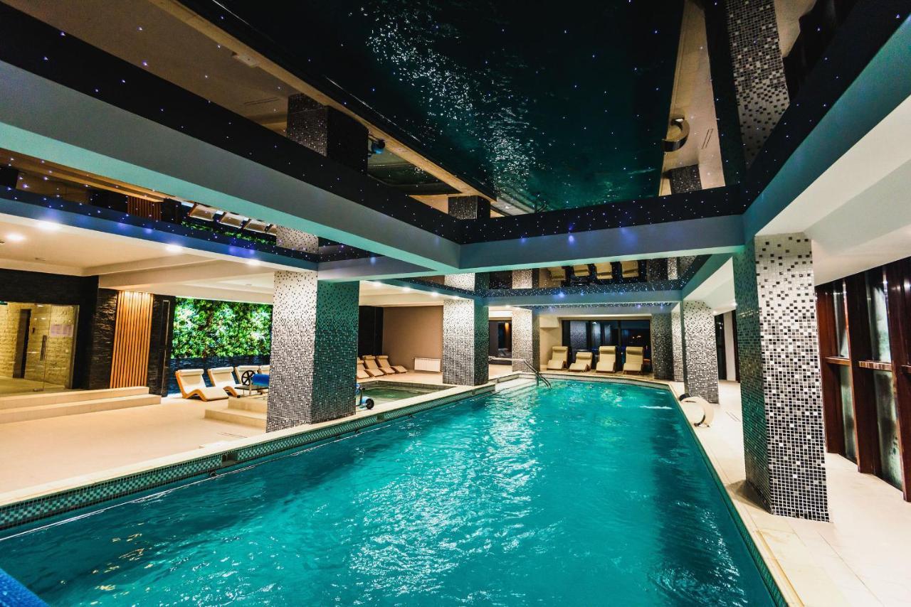 Hotel Carpat Inn Azuga Kültér fotó