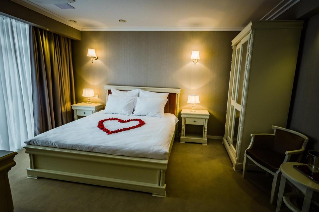 Hotel Carpat Inn Azuga Kültér fotó