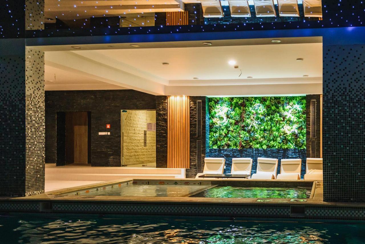 Hotel Carpat Inn Azuga Kültér fotó