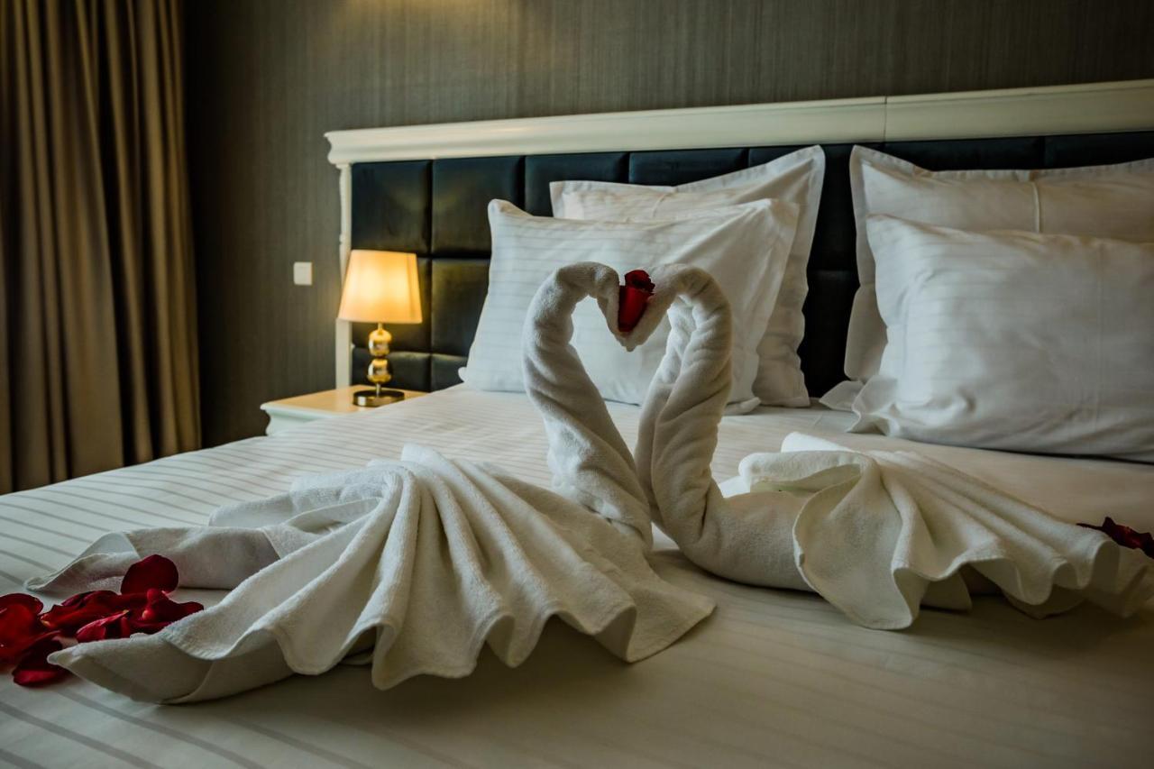 Hotel Carpat Inn Azuga Kültér fotó