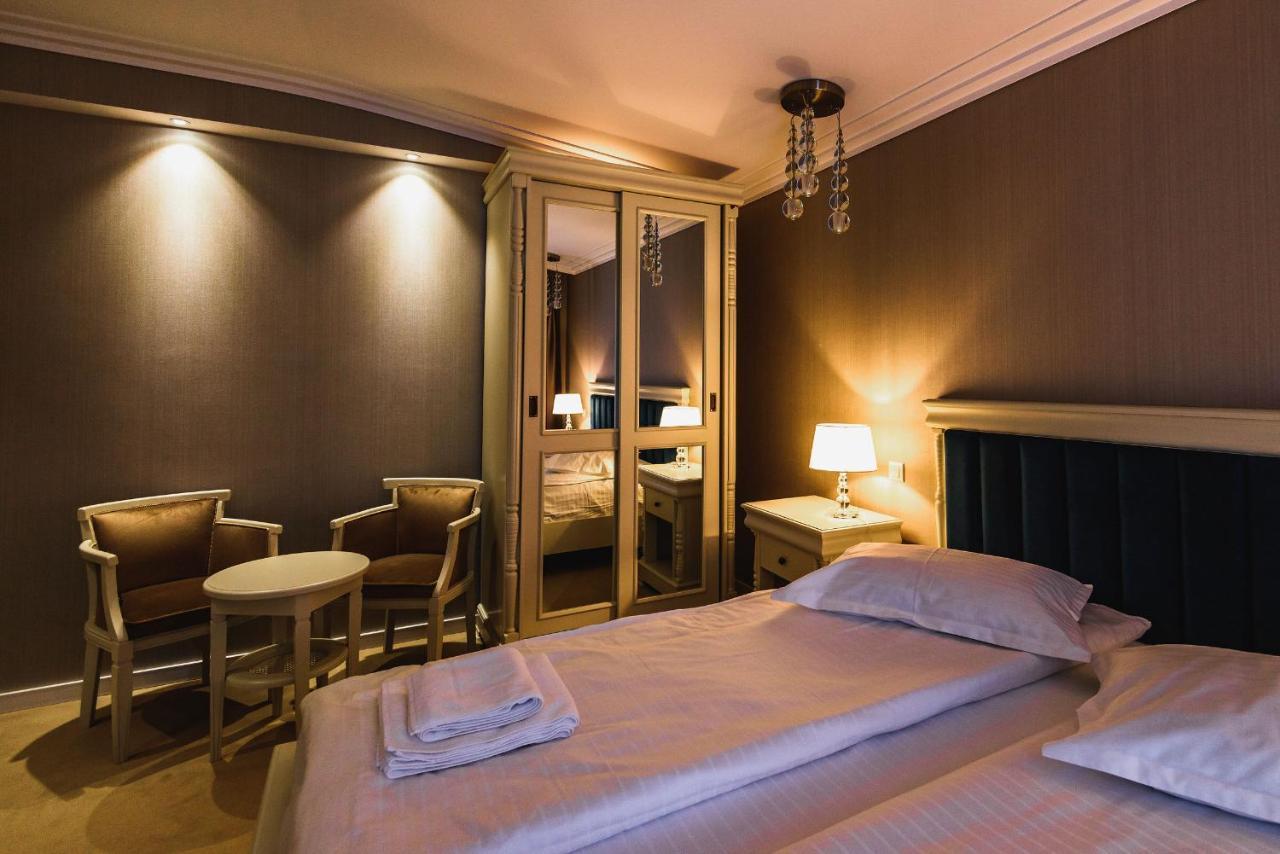 Hotel Carpat Inn Azuga Kültér fotó